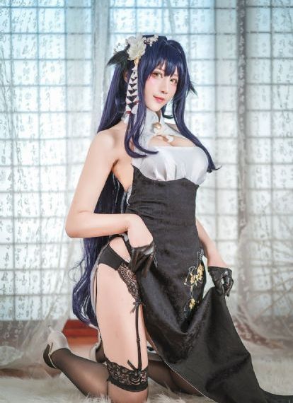 固定手脚的痒女生的脚心